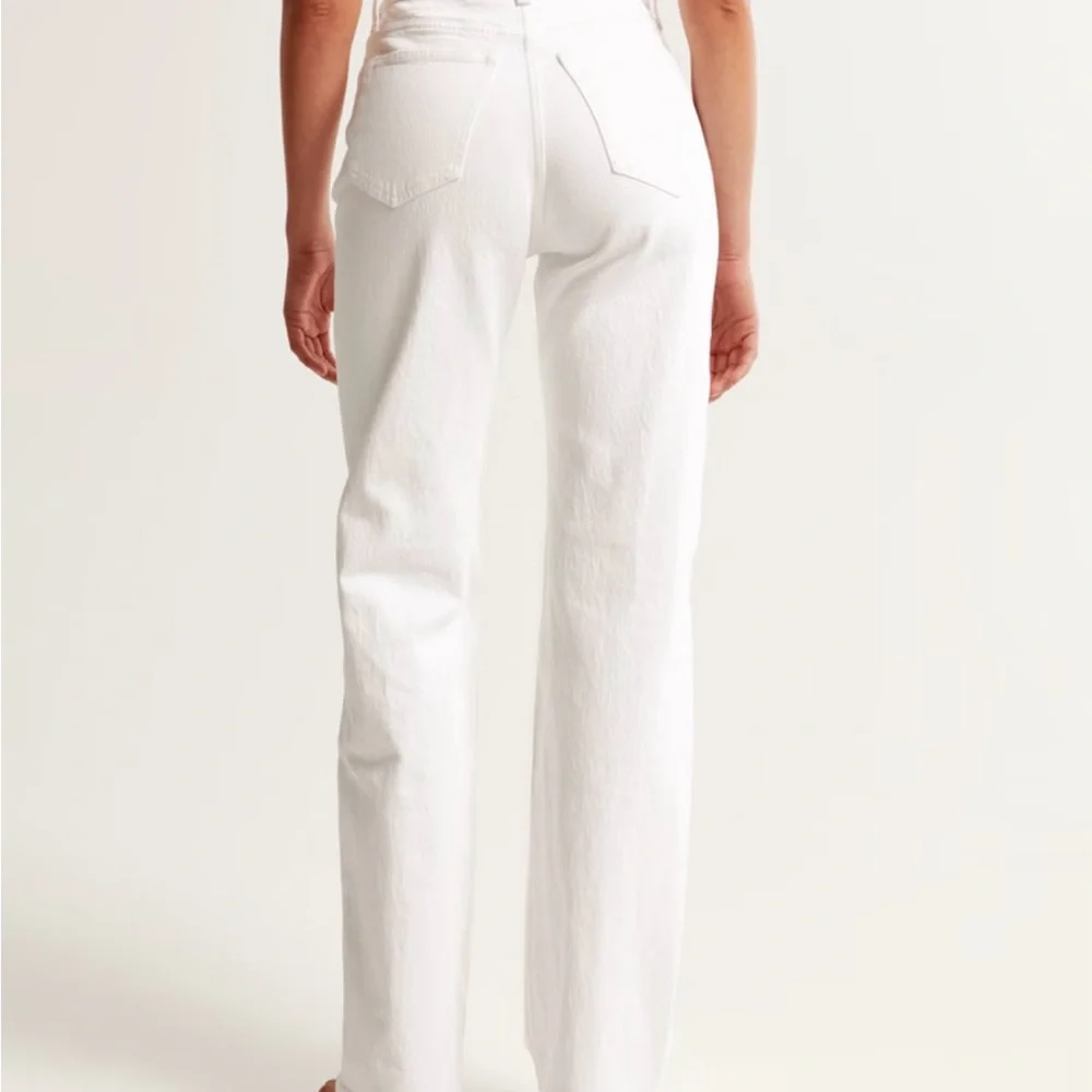 Abercrombie & Fitch High-Rise Straight White Jeans short inseam size 30 / 10